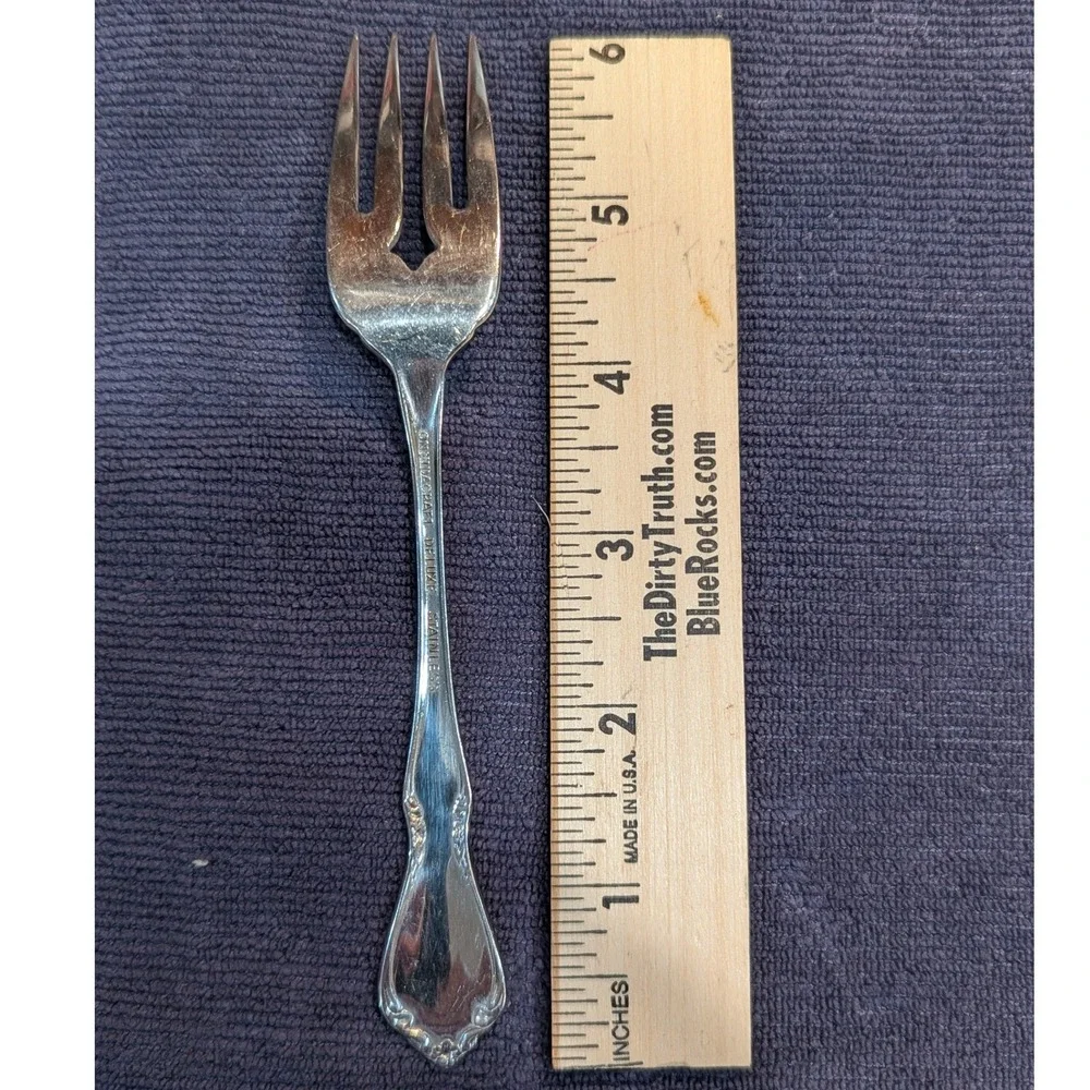 Oneida stainless Oneidacraft Deluxe Chateau Flatware Salad Fork